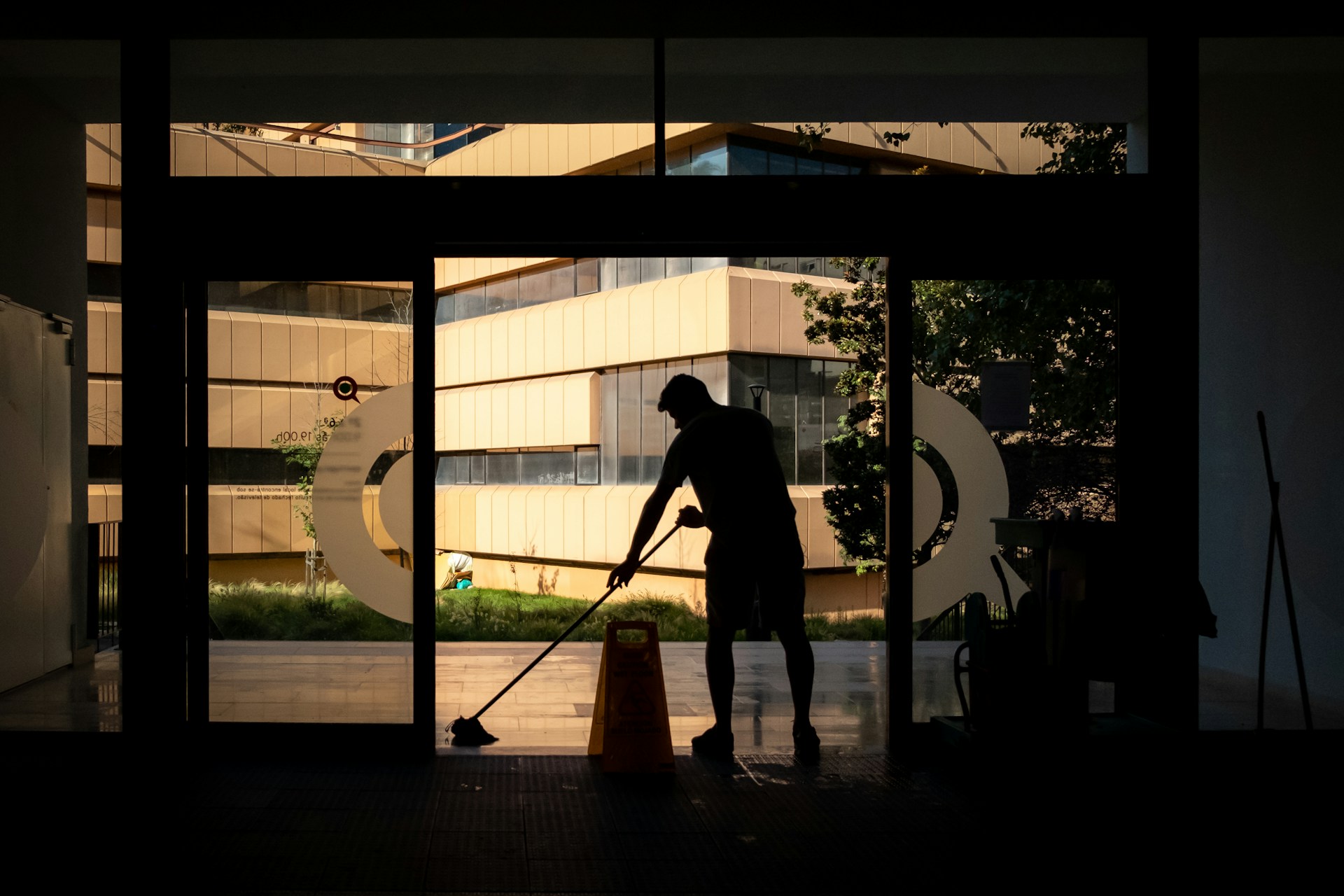 The Importance of Professional Cleaning Services in Maintaining Workplace Hygiene