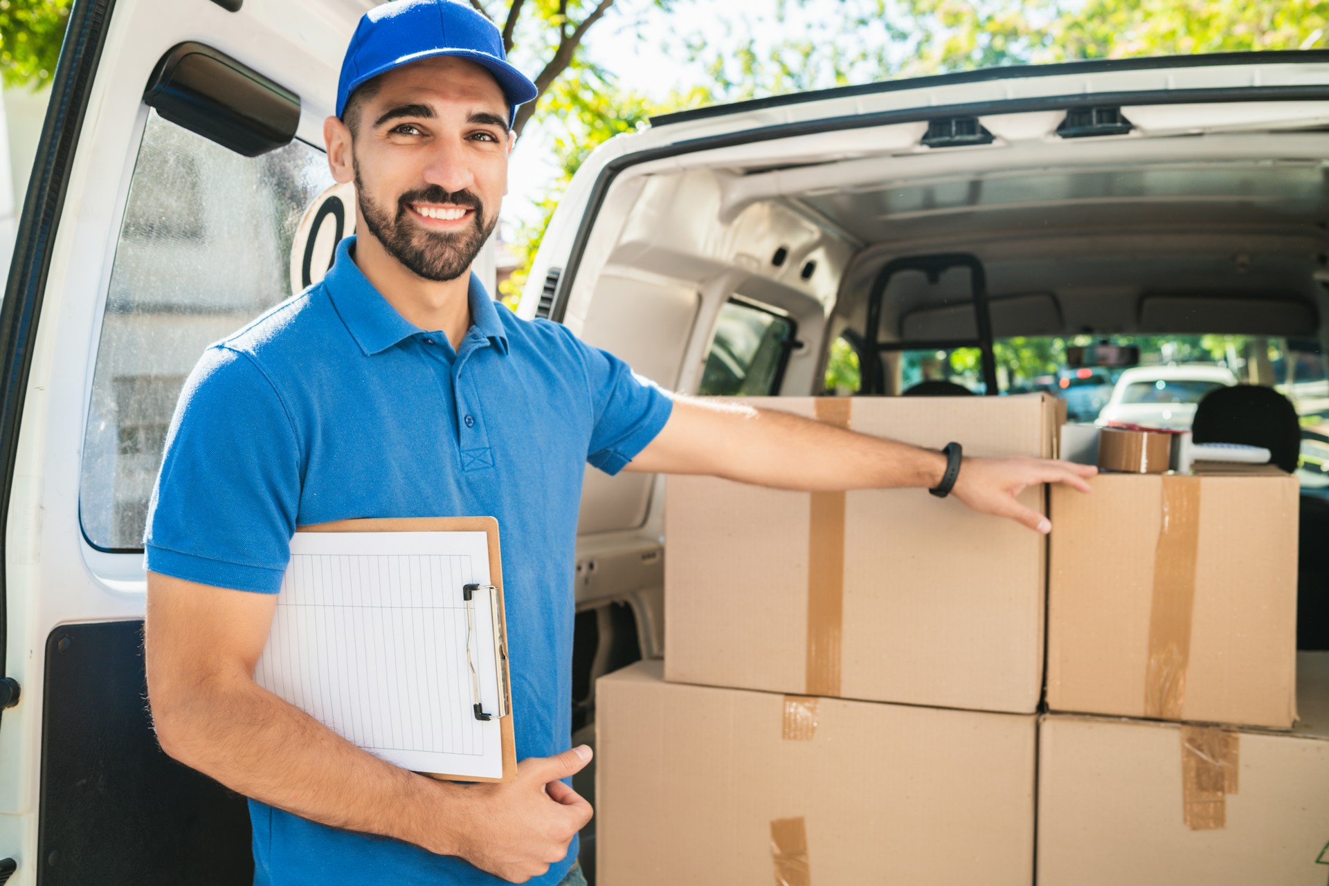 How Courier Services Make Everyday Living Easier