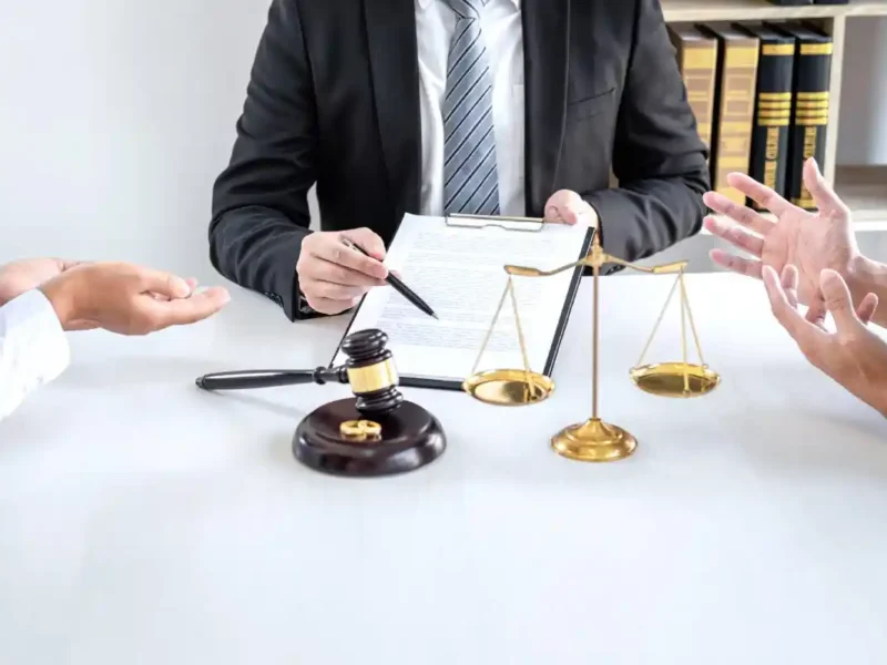 lawyer mediating divorce discussion between separated couple