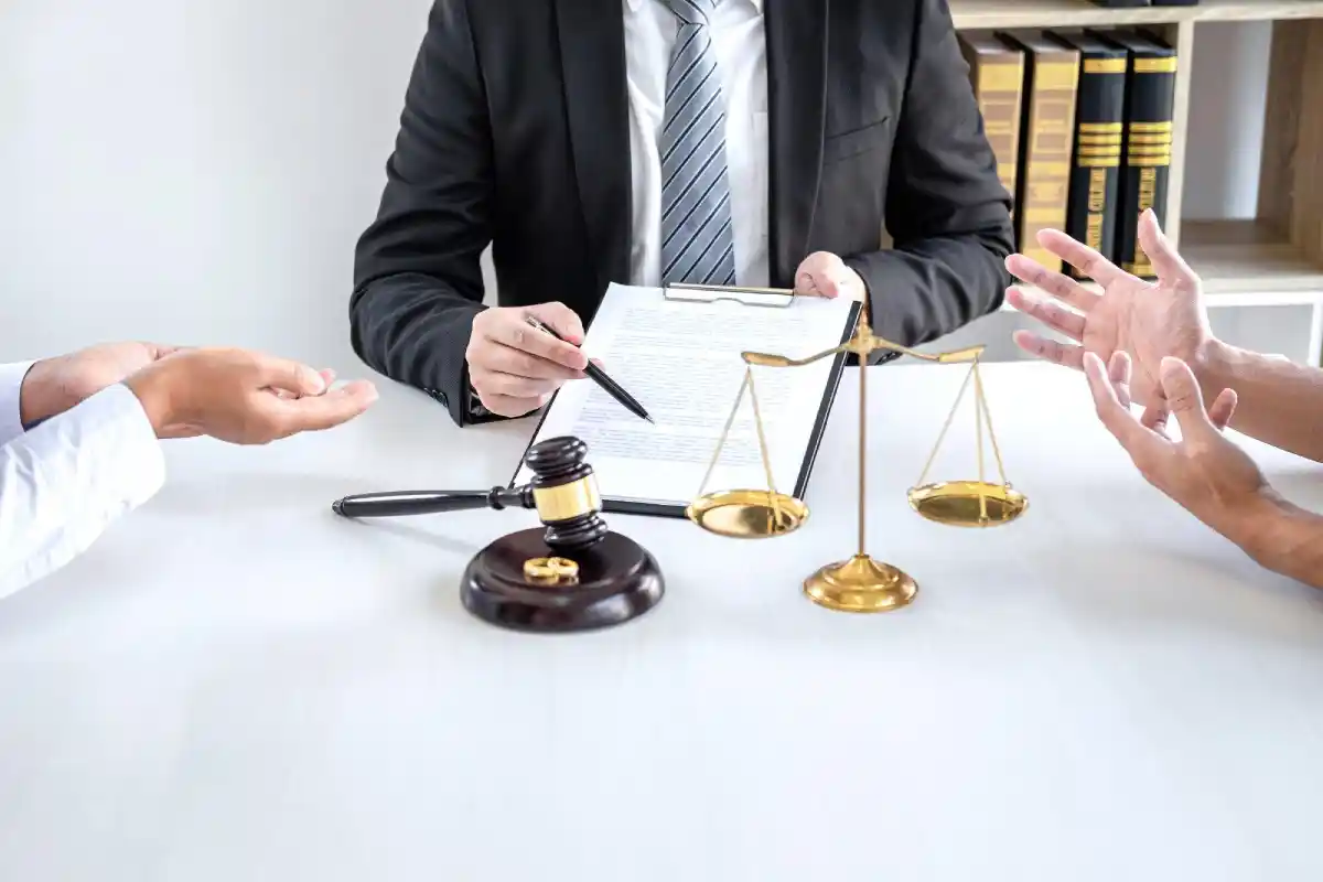 lawyer mediating divorce discussion between separated couple